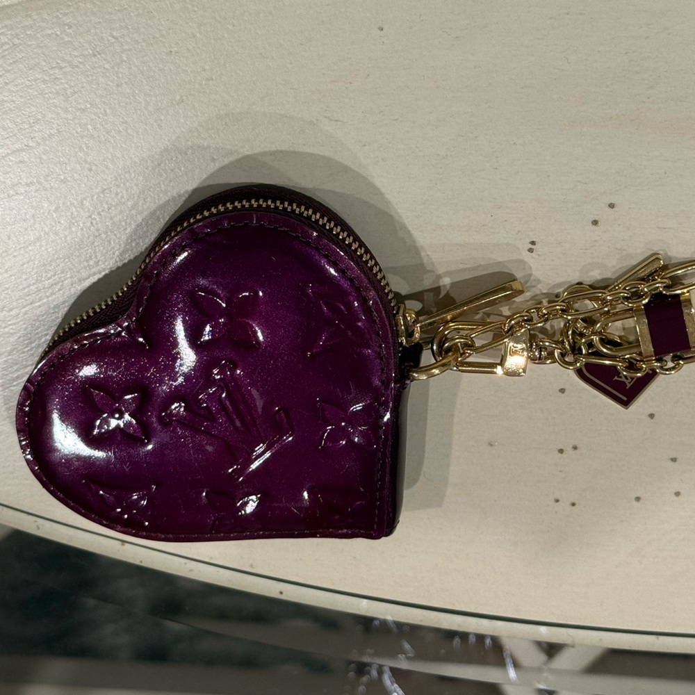 Louis Vuitton vernis porte monnaie coeur